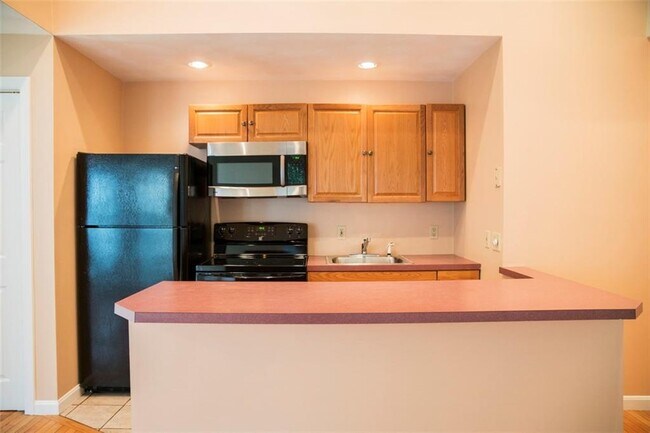 Building Photo - 2840 Hartford Ave