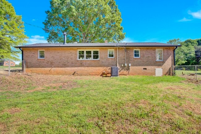 Building Photo - 7960 Gregory Rd