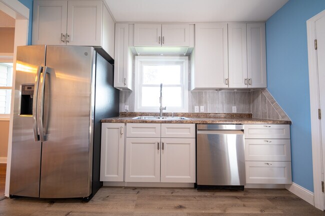 Building Photo - 2116 W 105th St