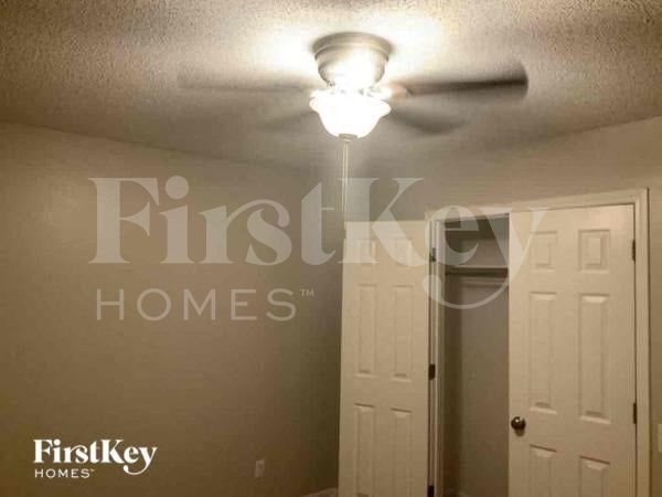 Building Photo - 914 NE 93rd Ct