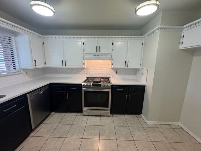 Building Photo - 200 off your move in before 10/15 ! Be Wow...