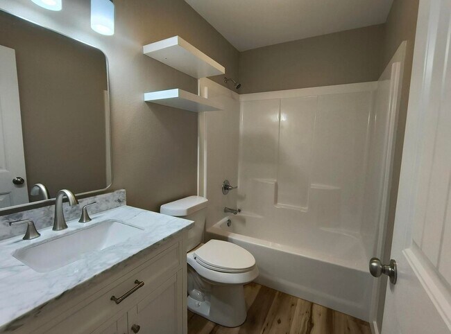 Building Photo - Beautiful 3 Bed, 2 Bath Home – Fully Renov...