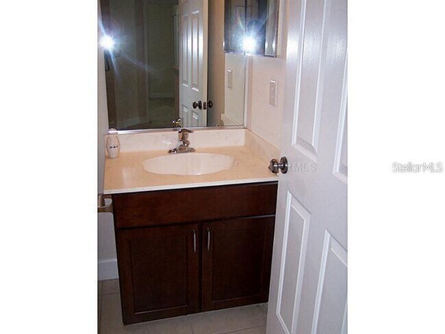 Building Photo - 3560 Parkridge Cir