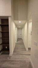 Building Photo - 1305 S Puget Dr