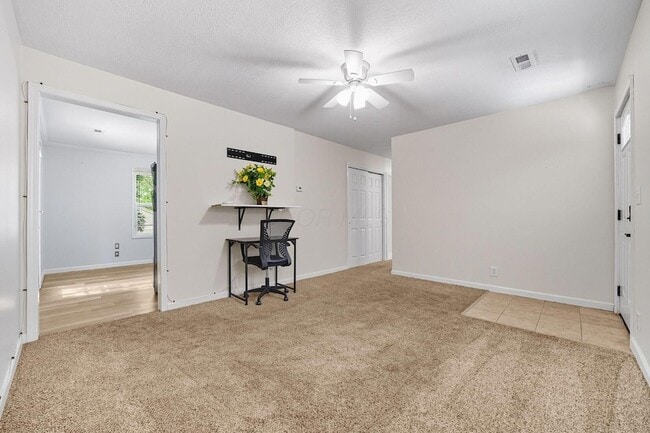 Building Photo - 455 Lakeview Dr