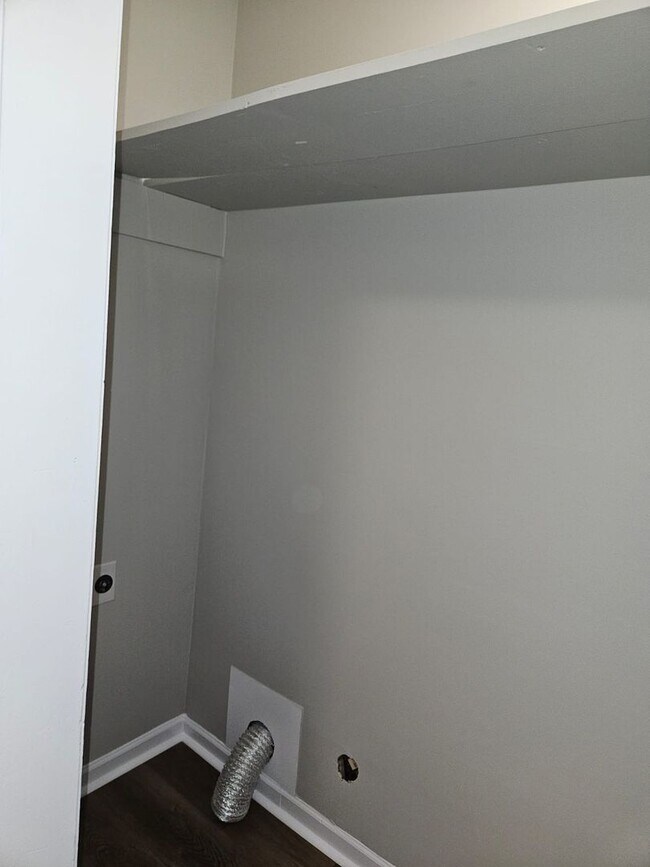 Building Photo - Three bedroom, two bath condo in High Point