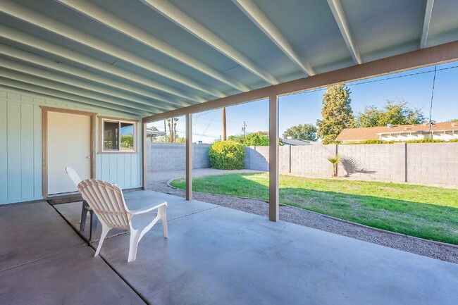 Building Photo - 8416 E Rancho Vista Dr