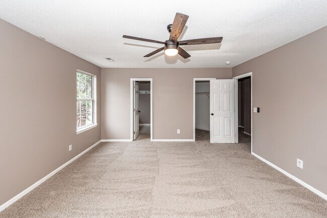 Building Photo - 5 Bedroom 2.5 Bath Home in St. James Estates - Goose Creek