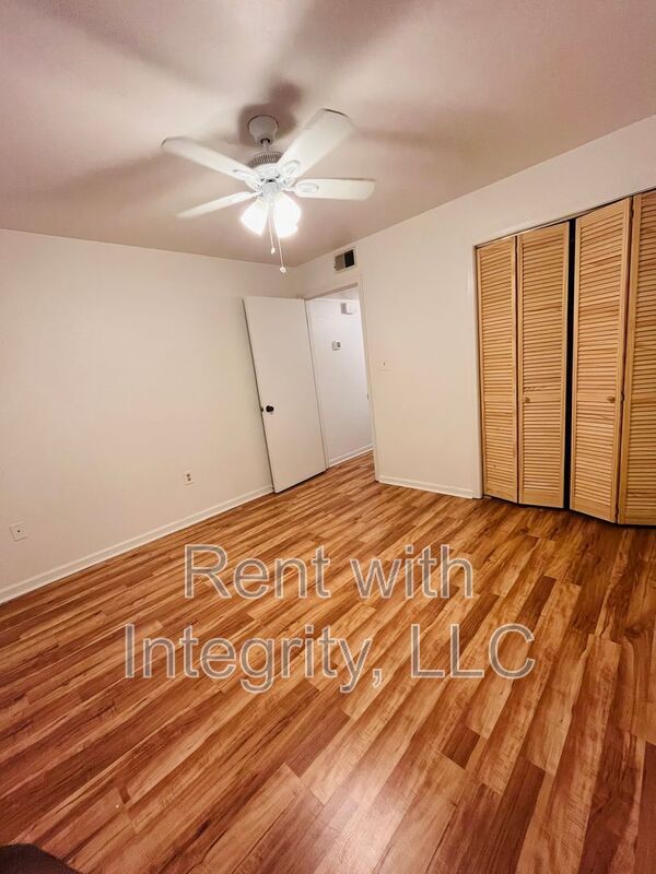 Building Photo - 581 Holyoke Ct