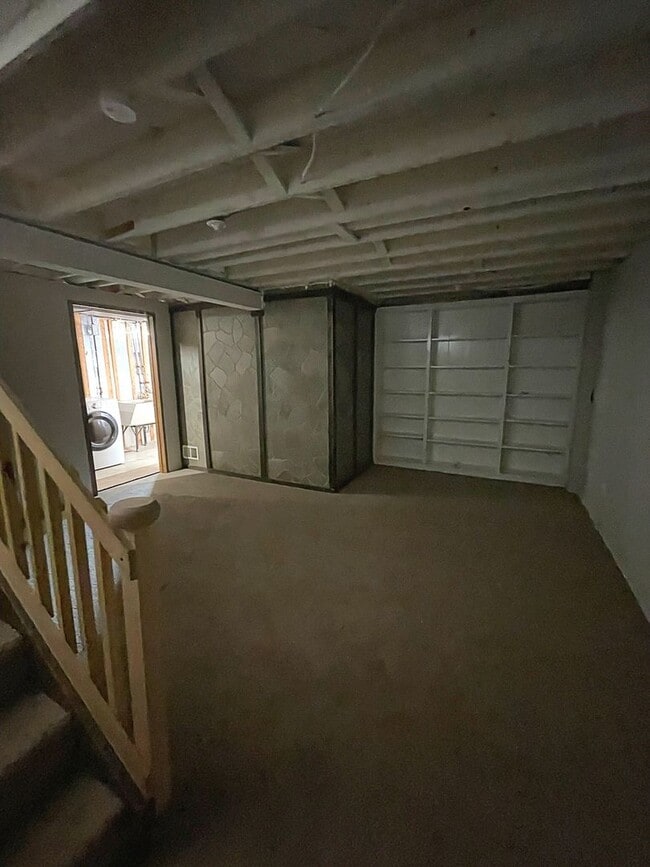 Building Photo - Beautiful Three Bedroom Home