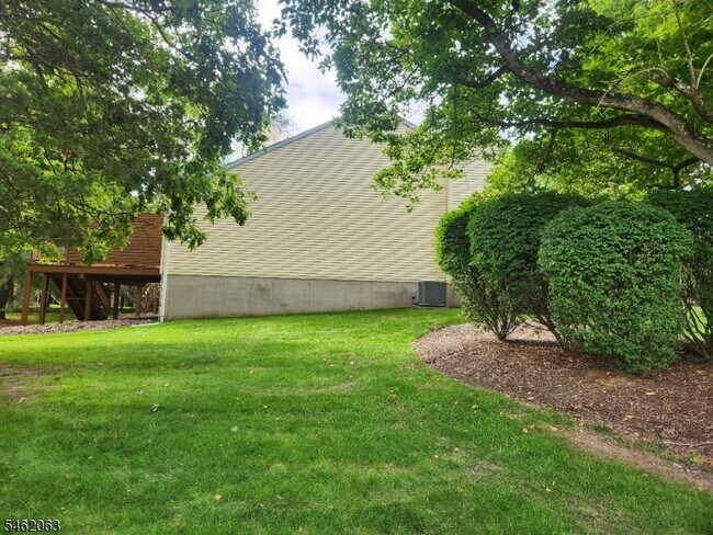 Building Photo - 45 Bridle Way