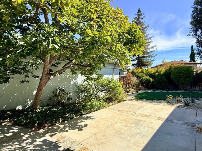 Building Photo - 1376 Spoonbill Way