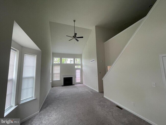 Building Photo - 516 Gray Feather Way