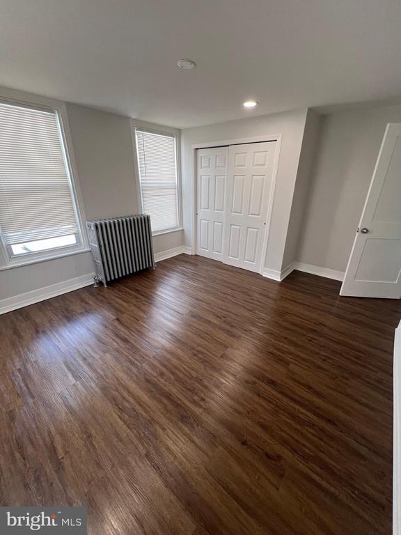 Building Photo - 1731 W 6th St