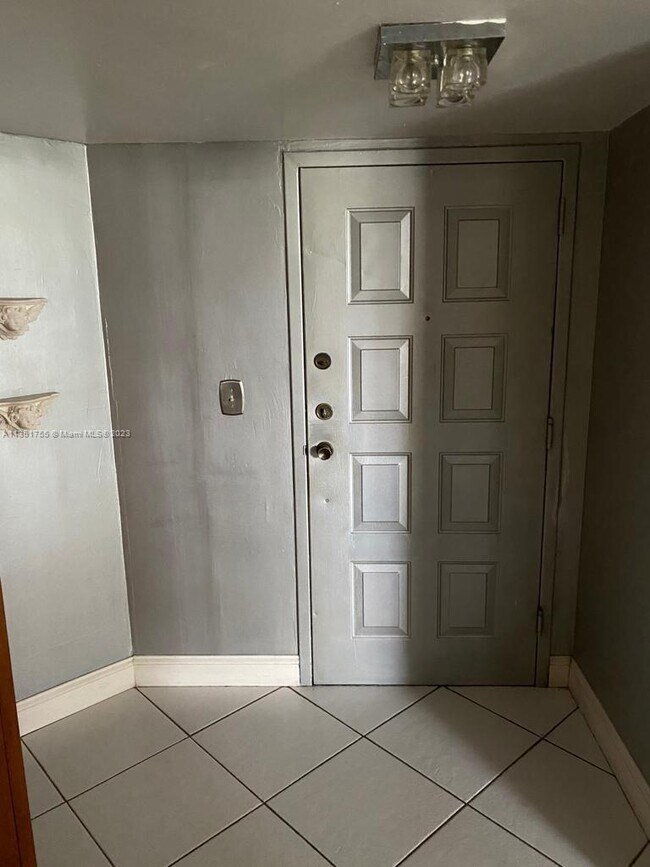 Building Photo - 5880 Collins Ave