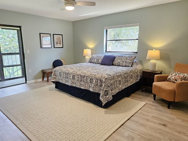 Building Photo - Seasonal Short-Term 2 Bedroom 2 Bathroom 2nd Floor Condo in Estancias of Capri Isles!