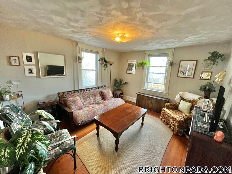 Building Photo - 9 R Winship St