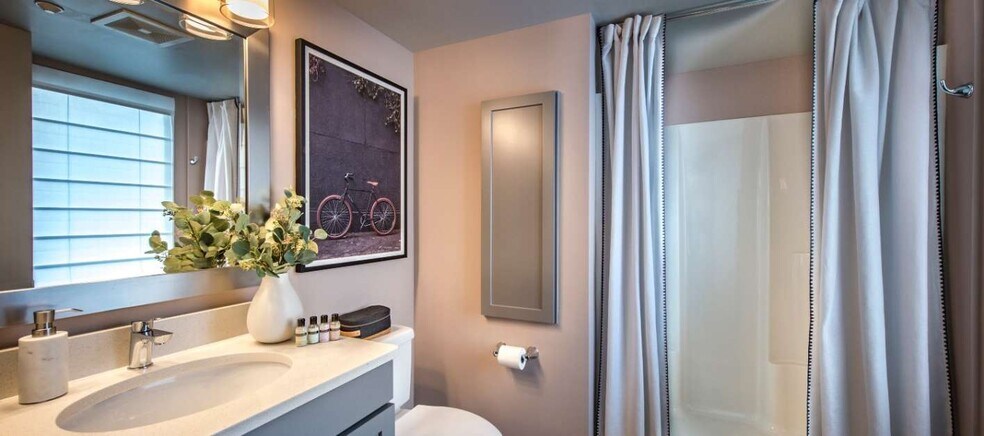 Building Photo - 30 Cambridge Park Dr. Unit 3131
