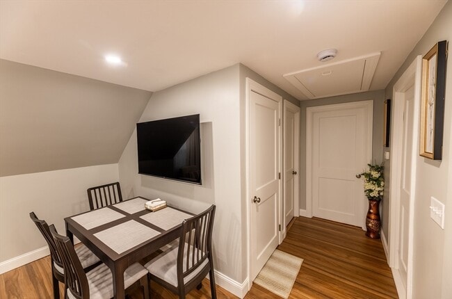 Building Photo - 32 Farmington St