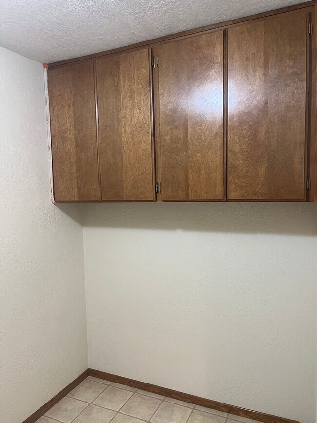 Building Photo - 3 Bedroom 2 Bath House