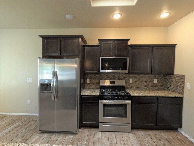 Building Photo - 928 Flora Vista Dr