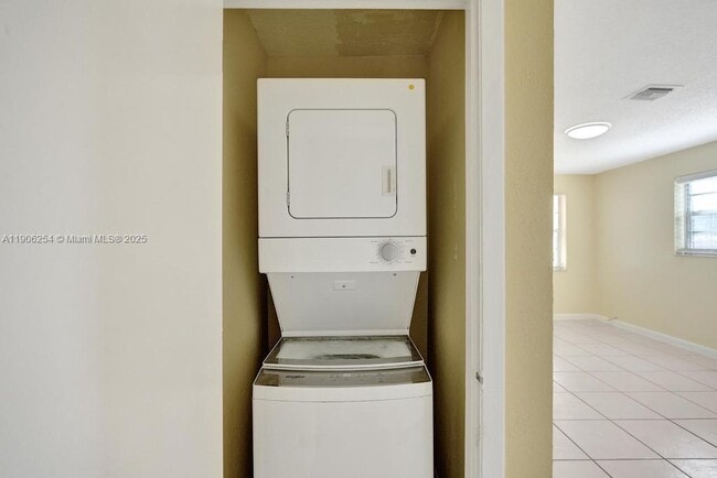 Building Photo - 1101 Prospect Rd