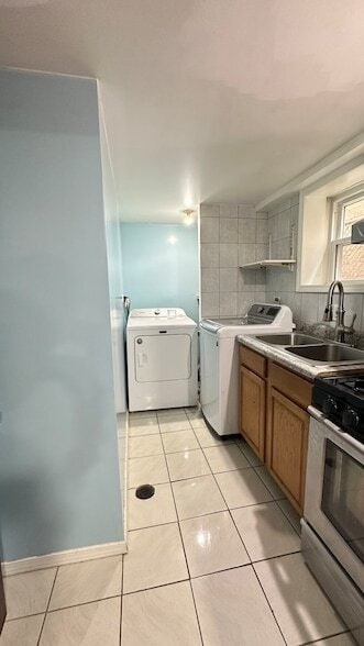 Building Photo - 4819 W Winnemac Ave