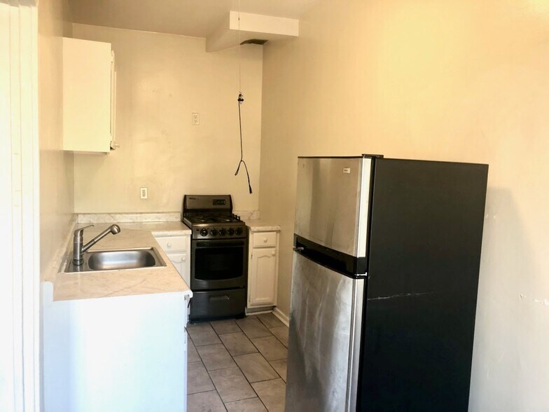 Building Photo - 631 Coronado Ter