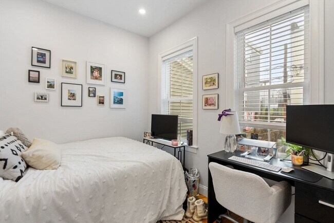 Building Photo - 277 W 5th St