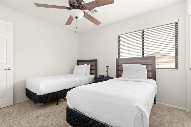 Building Photo - 16310 N 151st Ave