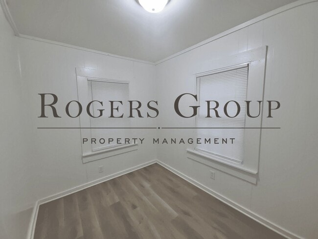 Building Photo - 803 Roberson St