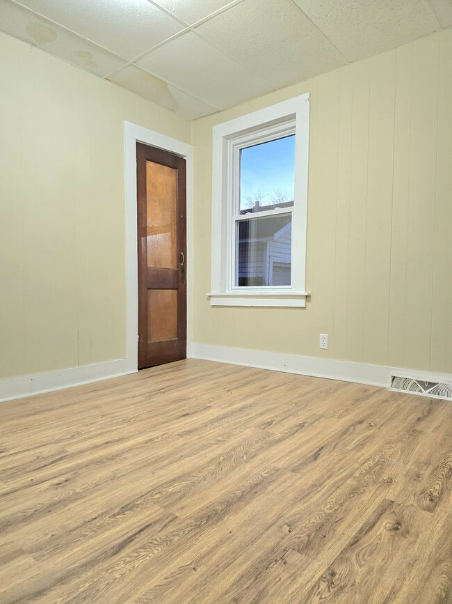 Building Photo - 804 Broad St