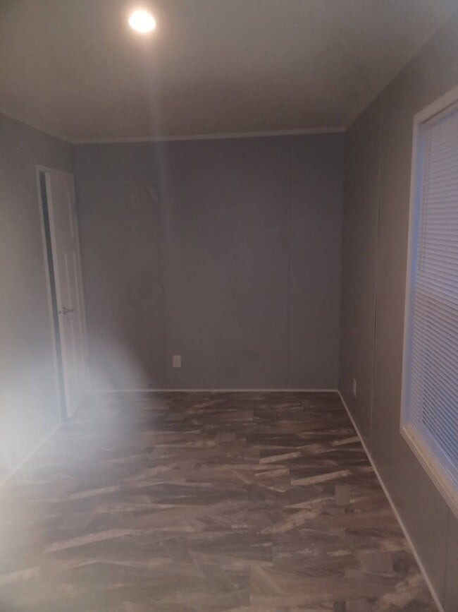 Building Photo - 1214 Roseport Rd