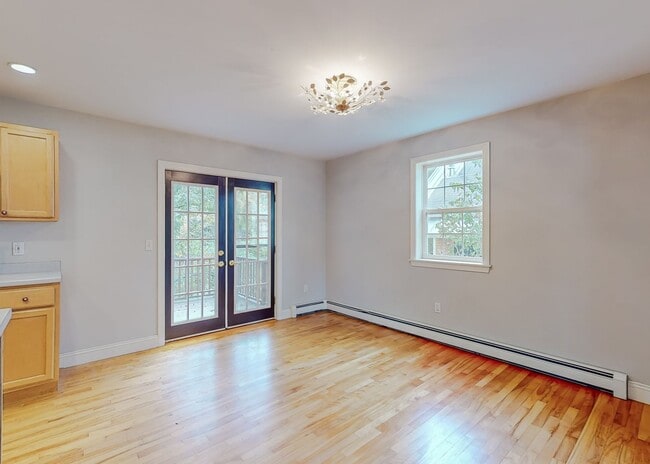 Building Photo - Charming 3BR/ 1.5BA South Portland Residence