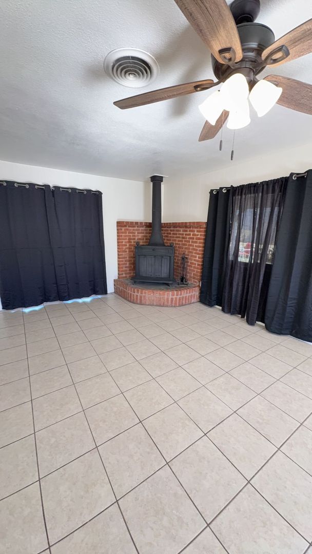 Building Photo - 3 BEDROOM HOME WITH WORKSHOP ON 2 1/2 ACRES