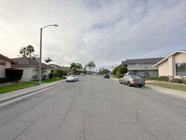 Building Photo - Rare Single Story Green Valley Home In Qui...