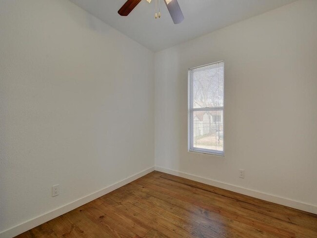 Building Photo - 2106 Holly St