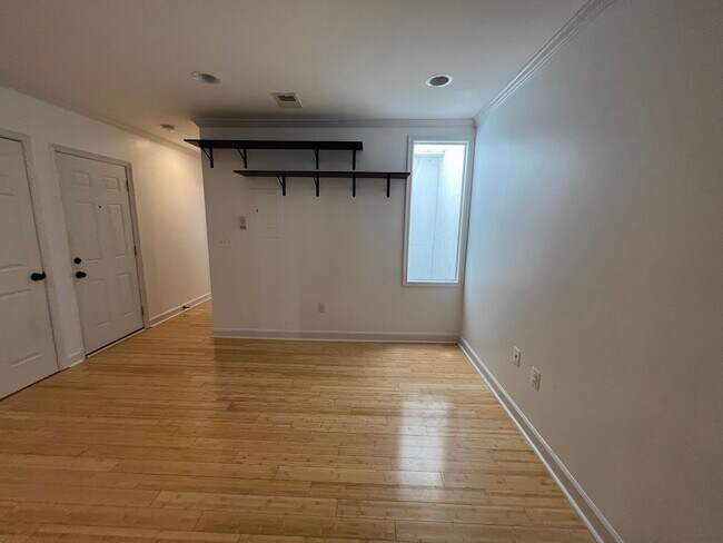 Building Photo - Charming 2BR/1.5BA near Gallaudet Universi...