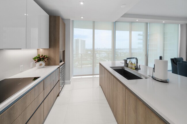 Building Photo - 3100 N Ocean Dr