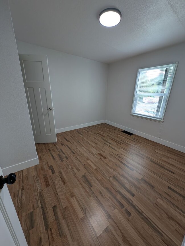 Building Photo - Updated 3 Bedroom Charmer in the Heart of ...