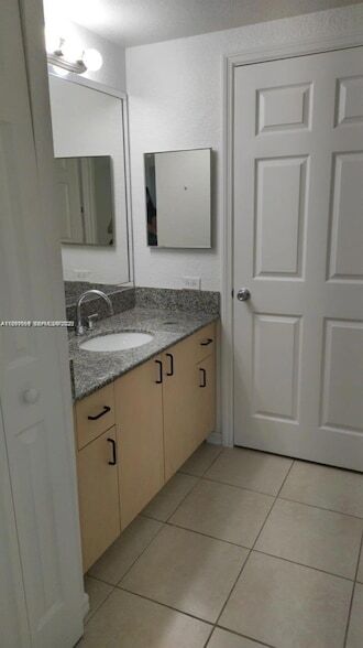 Building Photo - 2430 Centergate Dr