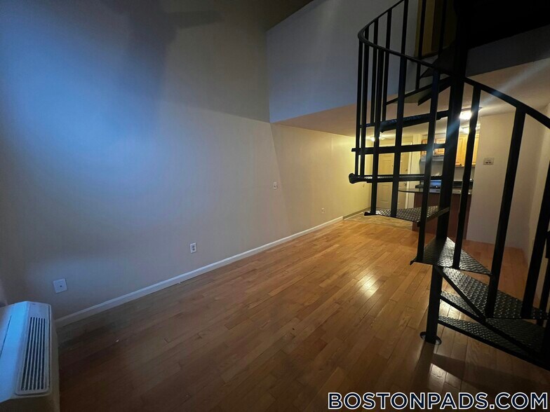 Building Photo - 385 Dorchester St