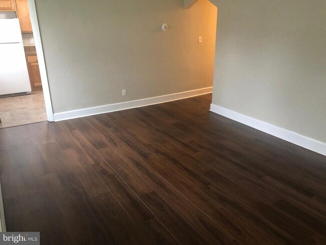 Building Photo - 14 Scarlet Ave