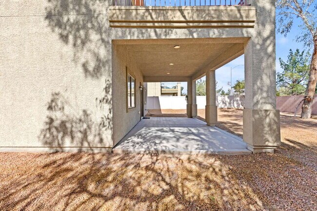 Building Photo - "Spacious 3-Bedroom Oasis with 2.5 Baths on Grandmother Hat Street, North Las Vegas!"