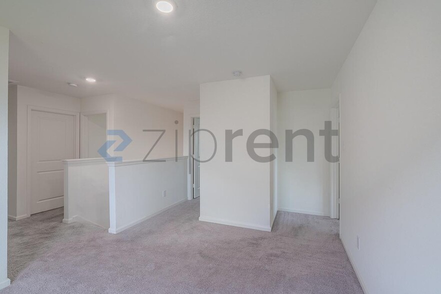 Building Photo - Unit