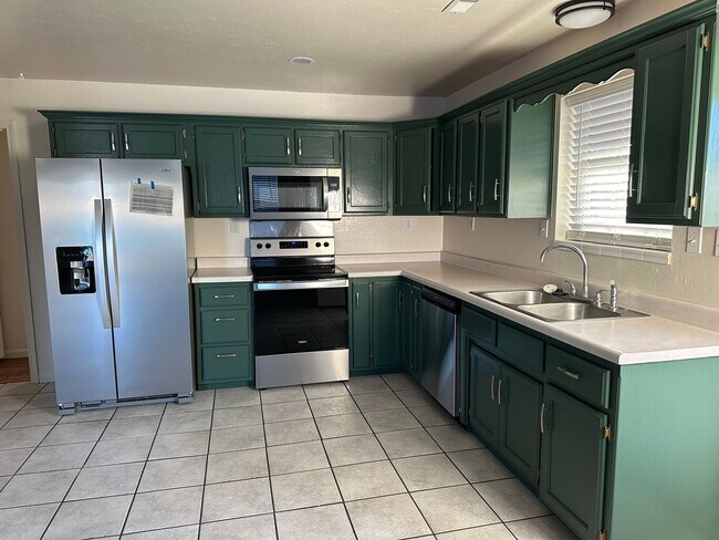 Building Photo - 638 Woody Dr