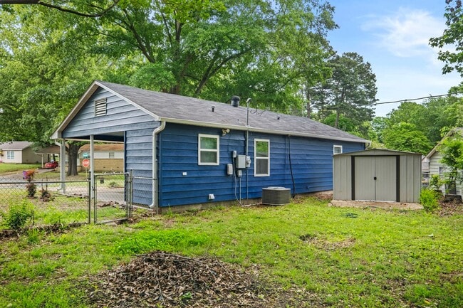 Building Photo - 102 Pine Cir
