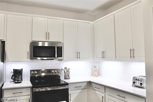 Building Photo - 15405 Grn Acrs Ave