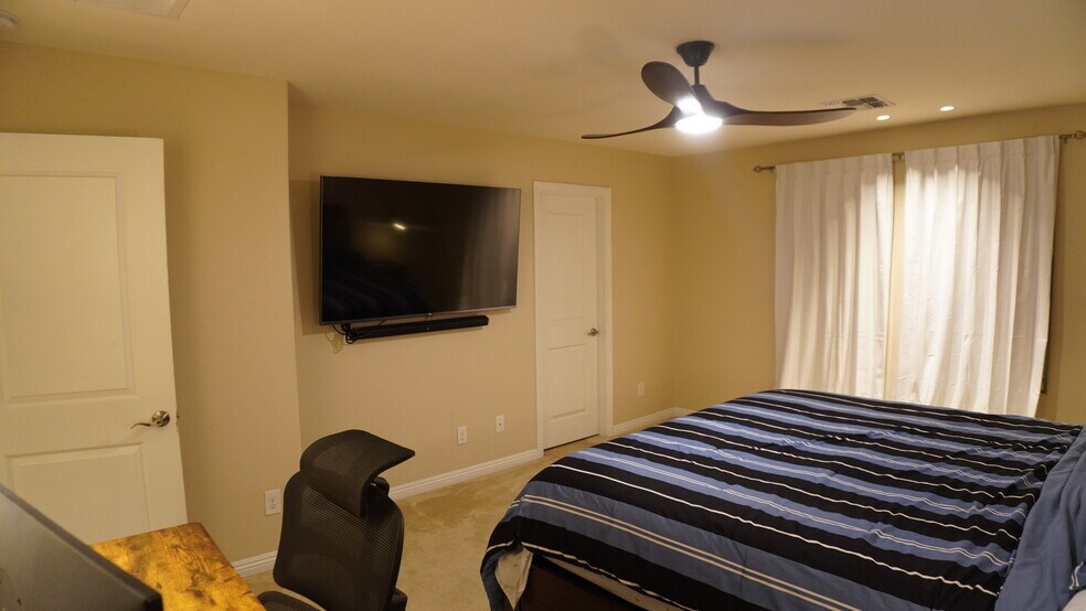 Building Photo - 5532 Autumn Cliffs Way