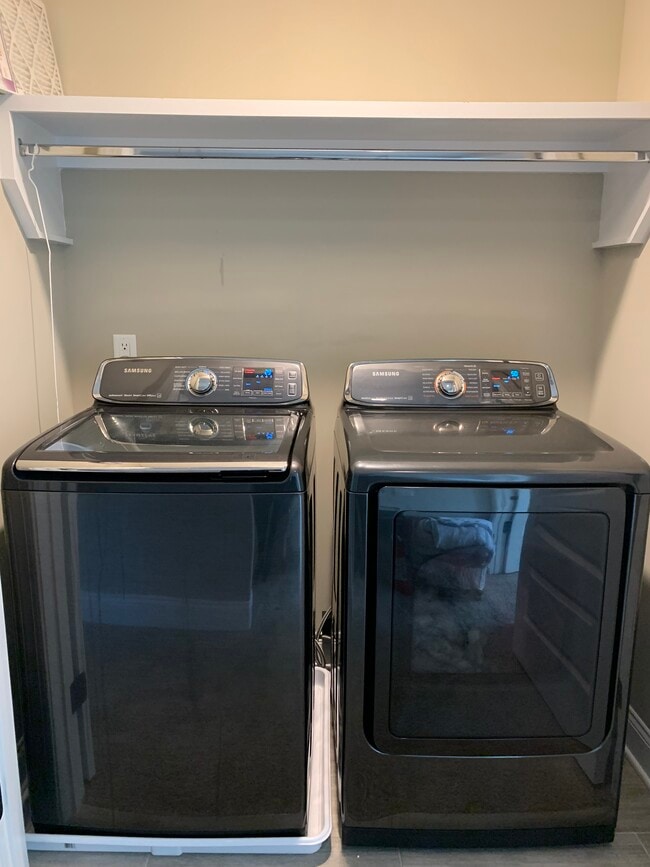 Washer/Dryer upstairs - 555 Gresham Ln